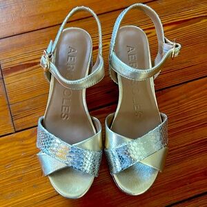 Comfortable Women's Sandal in Gold Genuine Leather
Aerosole